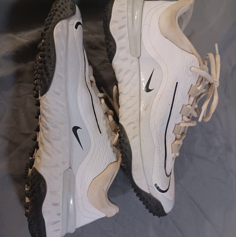 Nike softball/baseball shoe
